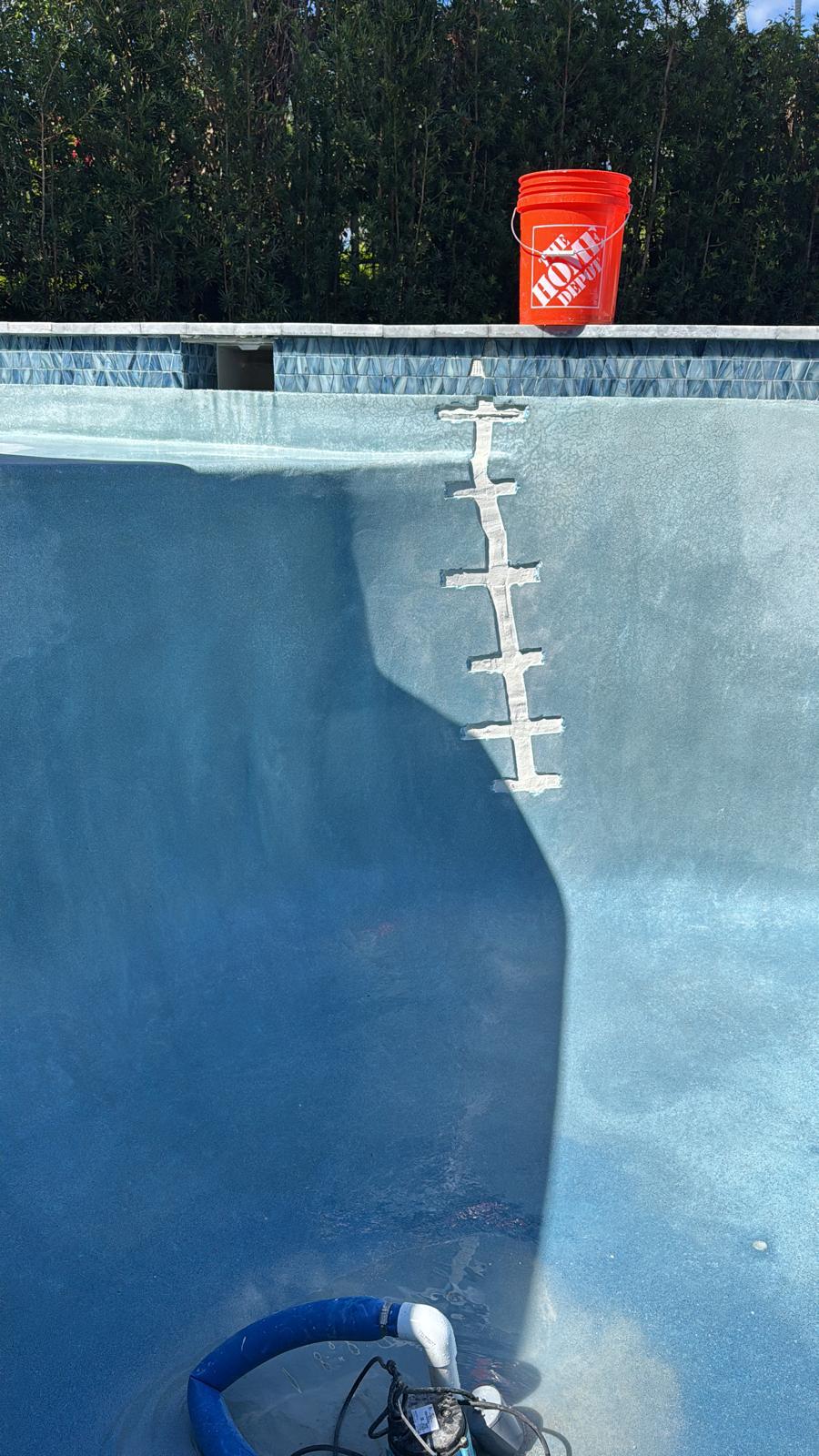 Antunes technician servicing a pool